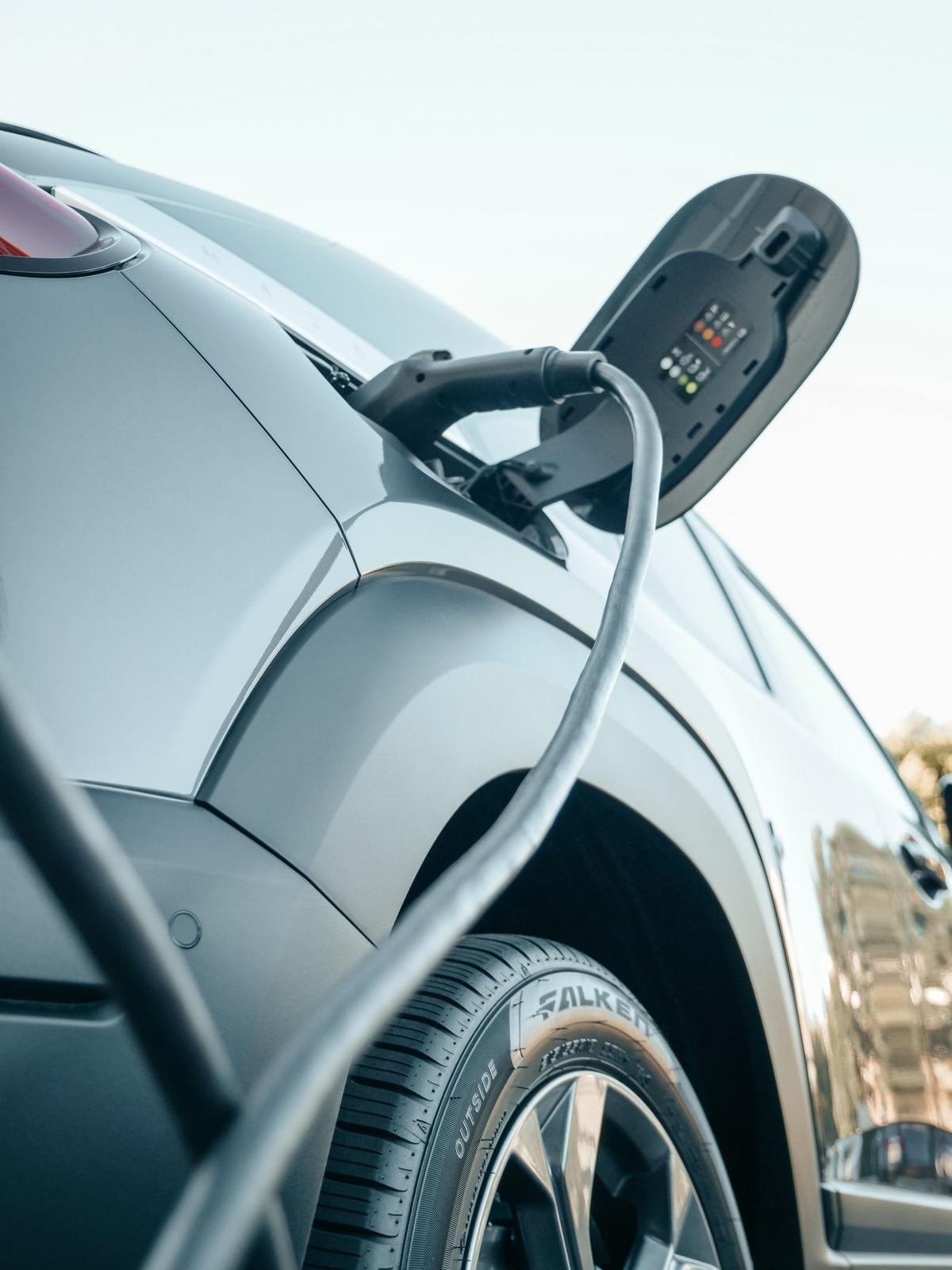Elektroauto wird geladen